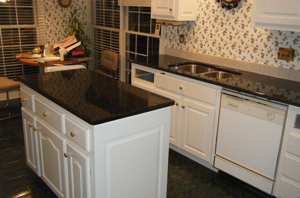 Get the Granite Countertop Look Without the Price With Laminate